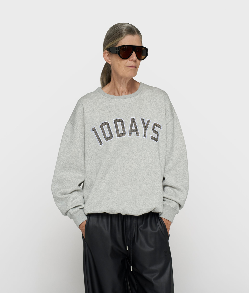10 Days sweater logo