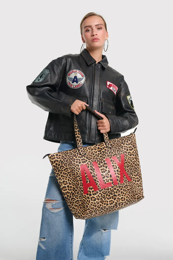 Alix the Label shopper